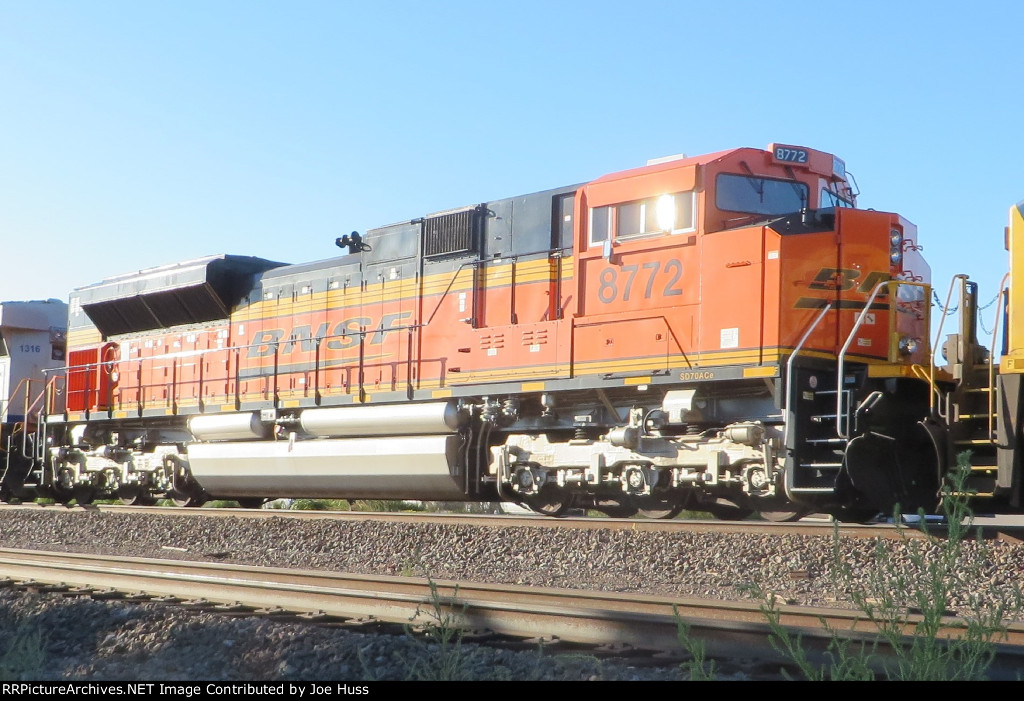 BNSF 8772